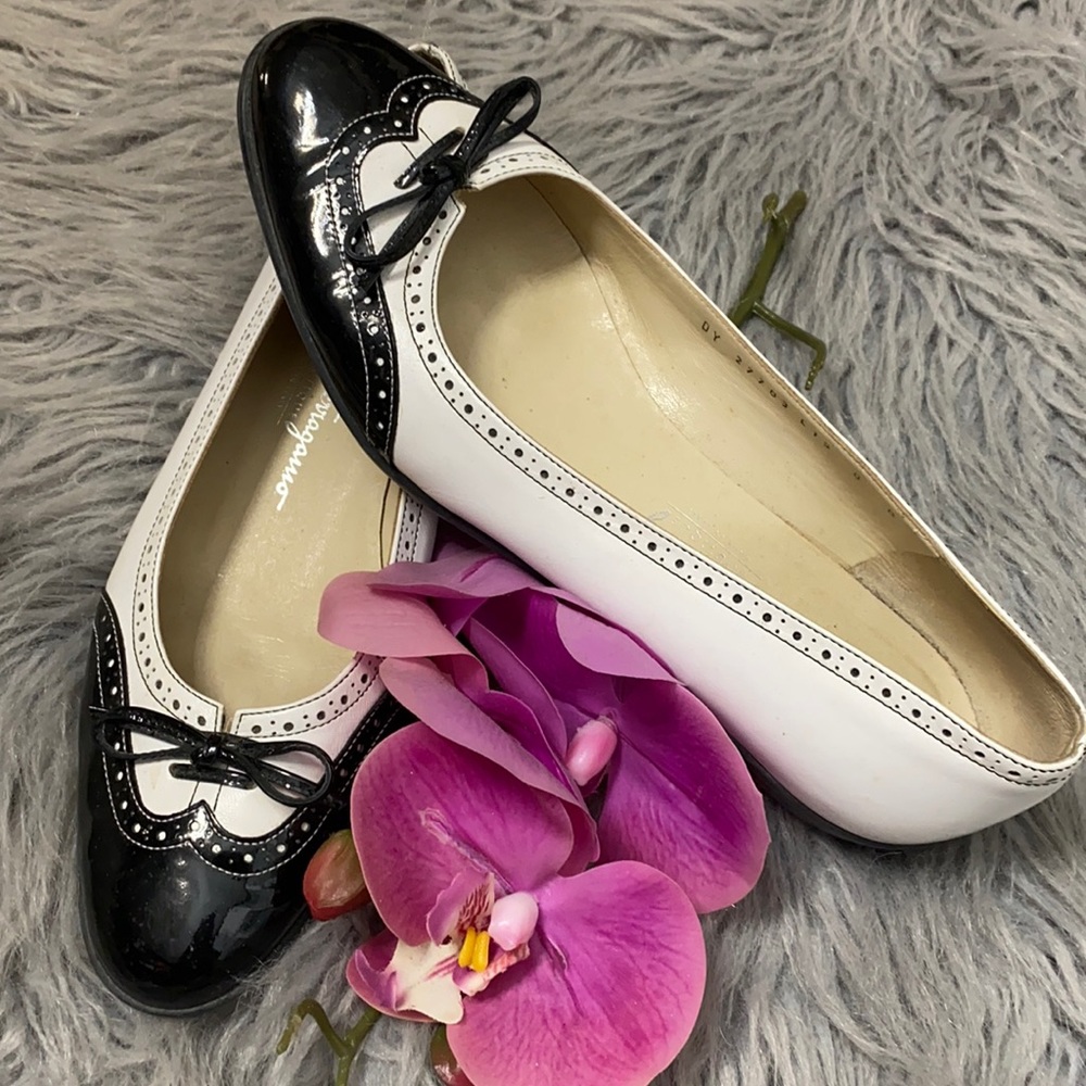 Salvatore Ferragamo black white wing tip shoes women’s flats sz 8